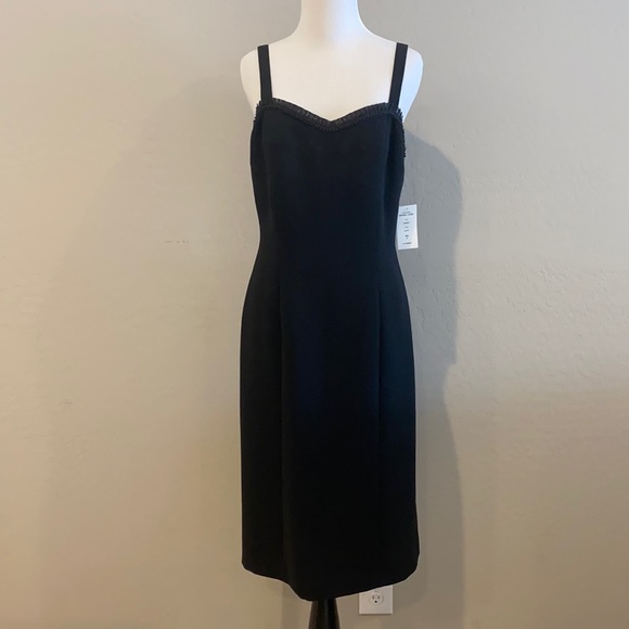 Tahari Dresses & Skirts - Tahari NWT dress size 6